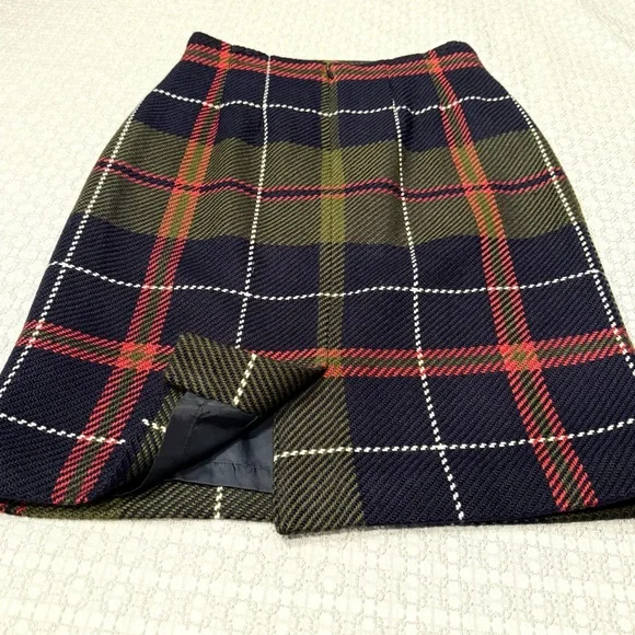 Chadwicks Plaid Skirt in Navy, Green, and Red (2P) - Picture 2 of 8
